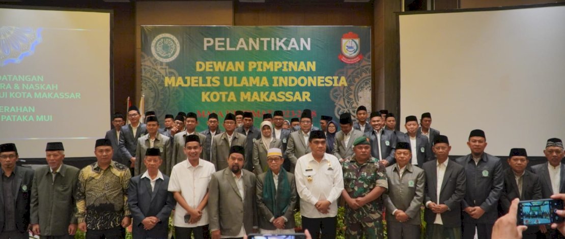 Ketua Majelis Ulama Indonesia (MUI) Sulawesi Selatan (Sulsel), Prof Najamuddin, mengukuhkan dan melantik Pengurus Dewan Pimpinan Majelis Ulama Indonesia (MUI) Kota  Makassar Masa Khidmat 2023-2028.