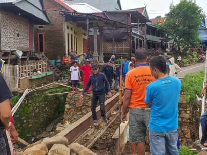 Terancam Ambruk, Pemda Jeneponto Tak Kunjung Perbaiki Jembatan Penghubung Desa 