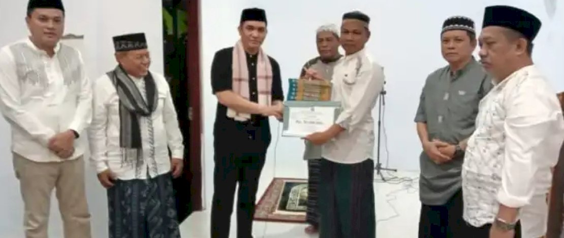 Safari Ramadhan, Sekda Takalar Berikan Bantuan Mesjid Nurussalam Bontoparang