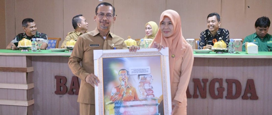 Alauddin mendapatkan sebuah kenang-kenangan yang unik dan menarik berupa gambar dirinya dalam bentuk karikatur.