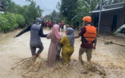 Nekat Terobos Banjir, Pria di Polman Tewas Terseret Arus