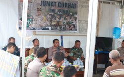 Kompak, TNI-POLRI di Bulukumba Gelar Jum'at Curhat Bersama Warga