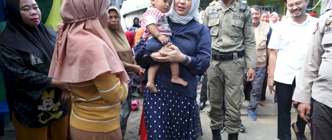 Wakil Wali Kota Makassar, Fatmawati Rusdi, mengunjungi kawasan Bantaran Sungai Tallo. Tepatnya, RW 05/RT 03, Kelurahan Buloa, Kecamatan Tallo, Jumat, 5 Mei 2023.
