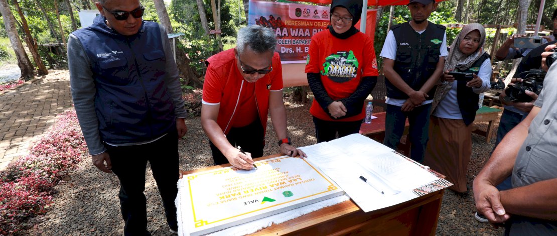 Penyerahan gedung aula wisata dari PT Vale kepada Laa Waa River Park