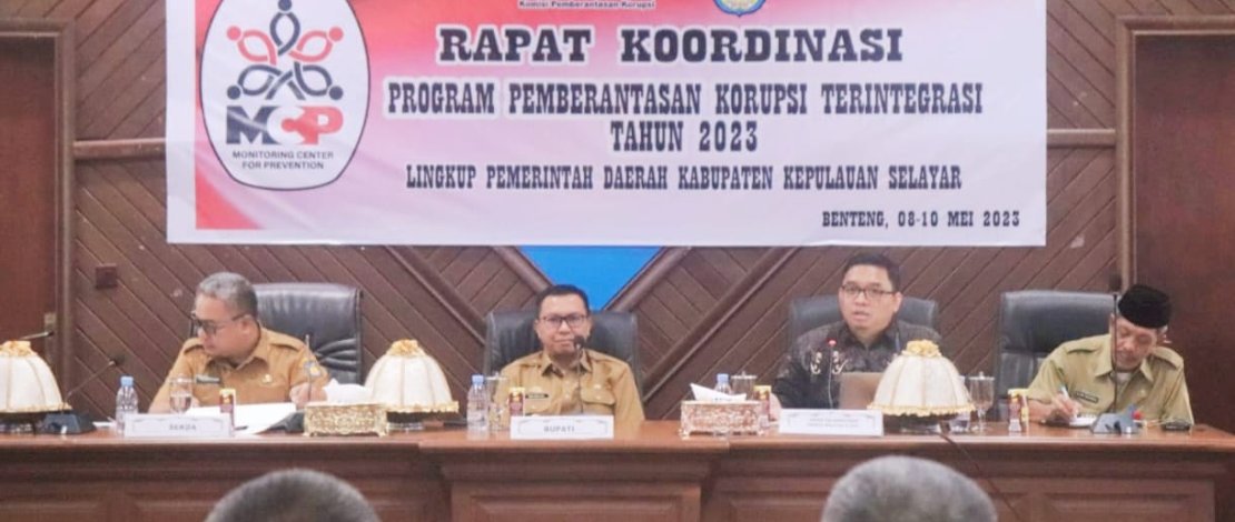 Rapat Koordinasi dengan Tim Direktorat Korsuo Wikayah IV KPK RI, di Ruang Rapat Pimpinan Kantor Bupati Kepulauan Selayar, Senin, 8 Mei 2023.
