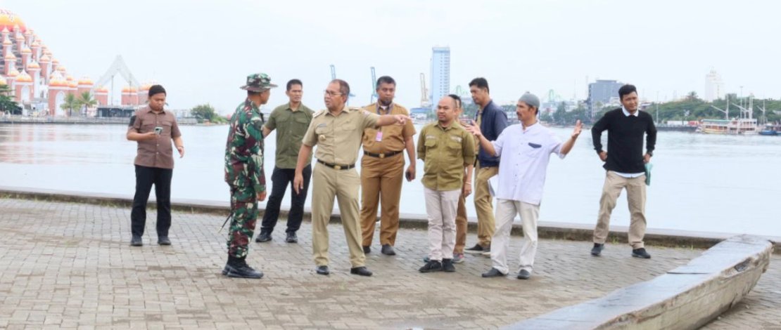 Wali Kota Makassar Moh Ramdhan Pomanto langsung meninjau lokasi pembuatan Kapal Pinisi, Selasa, 9 Mei 2023.