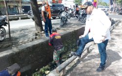 Camat Panakkukang Pantau Langsung Aktivitas Satgas Bersih-bersih Drainase