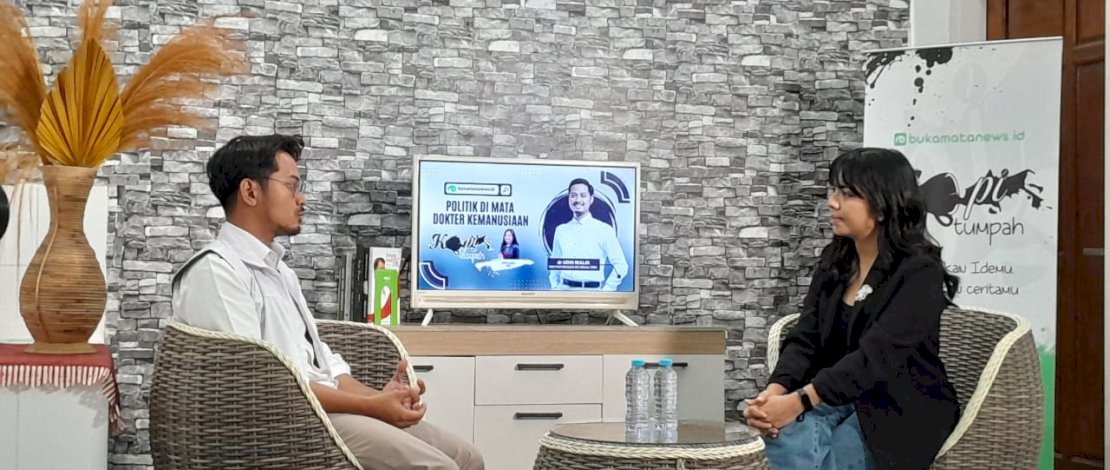 Dokter Udin saat menjadi narasumber program Kopi Tumpah di Studio Bukamatanews, yang dipandu Nana Djamal, Rabu, 10 Mei 2023.