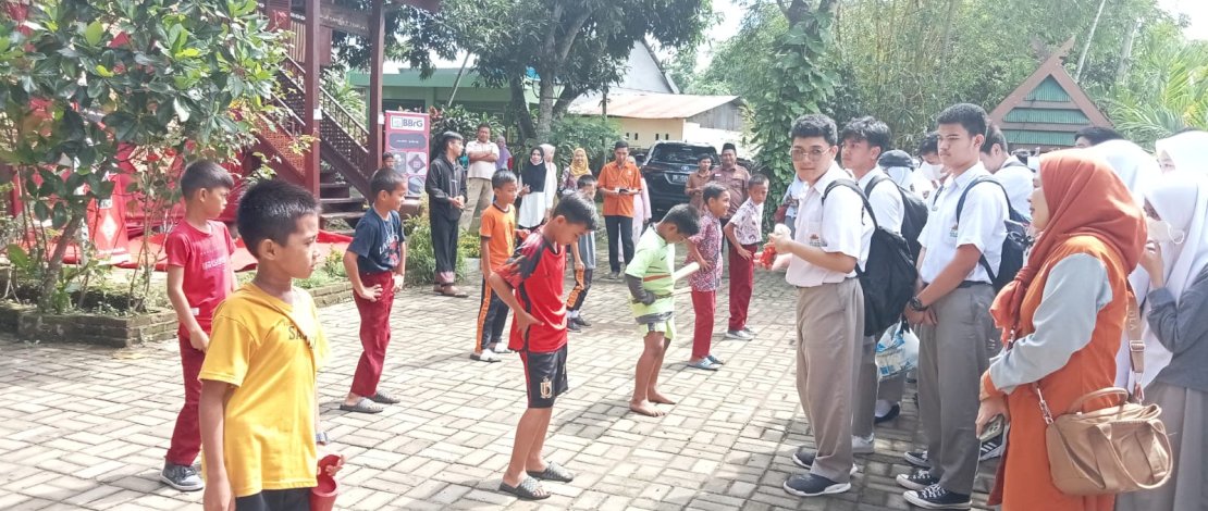 Siswa SMA Islam Athirah berkunjung ke Balla Barakka di Galesong