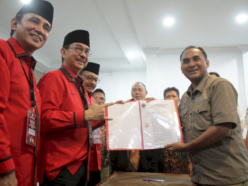 PDIP Daftarkan 85 Bacalegnya ke KPU Sulsel, Termuda Berusia 22 Tahun