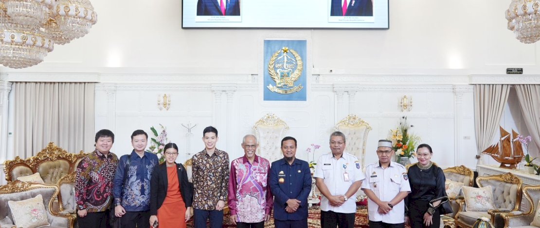 Gubernur Sulsel, Andi Sudirman Sulaiman, menerima kunjungan Menteri Sosial dan Pembangunan Keluarga, Menteri Kesehatan Kedua, dan Menteri yang Bertanggungjawab Atas Urusan Muslim Singapura, Masagos Zulkifli bin Masagos Mohamad, di Rujab Gubernur, Rabu, 10 Mei 2023.