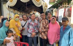 Resmikan Bedah Rumah di Pampang dan Parangtambung, Hamka B Kady Dikerumuni Warga