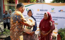 45 Ribu KPM di Makassar Terima Bantuan Pangan Beras, Danny Pomanto: Percepat Masyarakat Capai Reseliensi