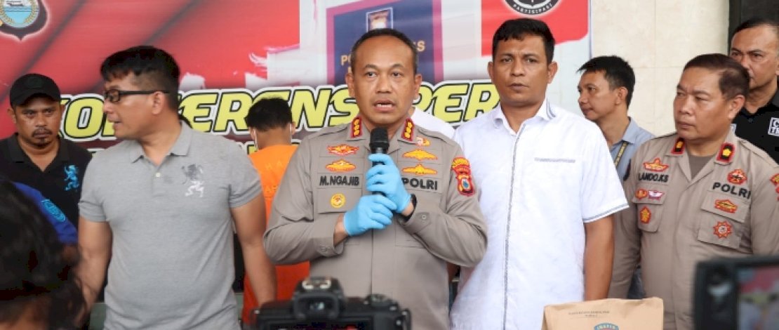 Kapolrestabes Makassar, Kombes Mokhamad Ngajib, menceritakan awal mula F bersama dua temannya, HD dan MS yang ditangkap dan dibawa ke posko Sat Narkoba Polrestabes Makassar. Kapolrestabes Makassar, Kombes Mokhamad Ngajib, menceritakan awal mula F bersama dua temannya, HD dan MS yang ditangkap dan dibawa ke posko Sat Narkoba Polrestabes Makassar.