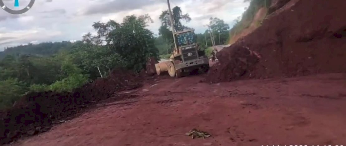 Longsor di dua titik pada ruas jalan Batusitanduk - Sa'dan. Longsor di dua titik pada ruas jalan Batusitanduk - Sa'dan.