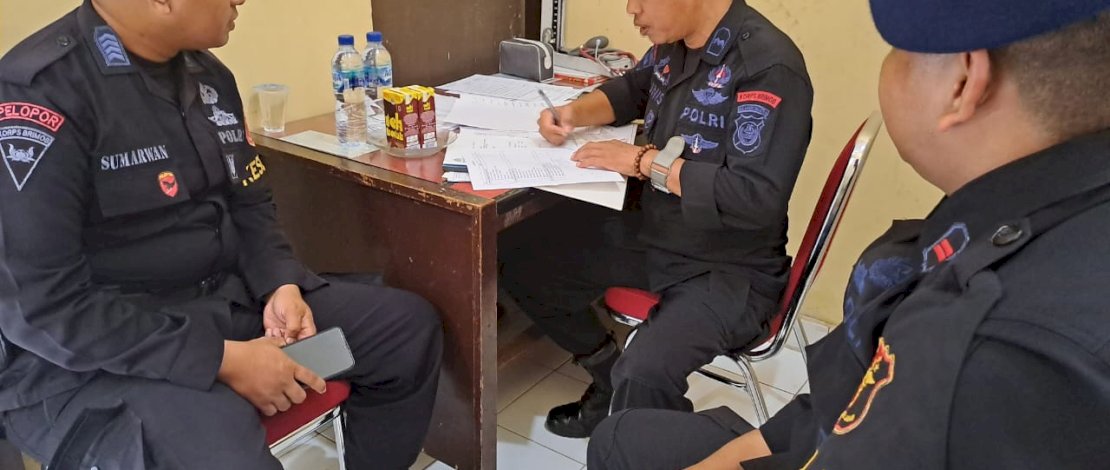 Tim Supervisi  Satuan Brimob Polda Sulawesi Selatan (Sulsel) mendatangi Mako Batalyon C Pelopor Satbrimob Polda Sulsel di Jalan M.H. Thamrin No 70 Kelurahan Ta' Kecamatan Tanete Riattang, Jumat, 12 Mei 2023.
