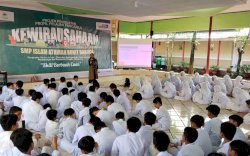 Tahap Pengenalan Project P5 Kewirausahaan, SMP Islam Athirah Bukit Baruga langsung medatangkan 5 Owner Brand ternama di Sulsel