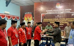 PDIP Bulukumba Daftarkan Bacalegnya ke KPU, Target 8 Kursi