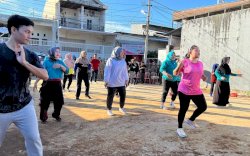 Di Lorong, Ketua TP PKK Kecamatan Panakkukang Senam Bareng Warga Hingga Kunjungi Rumah Produksi Makanan