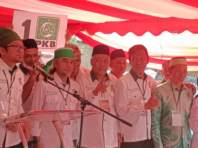 Serahkan 50 Berkas Bacaleg, PKB Target Satu Fraksi di DPRD Makassar