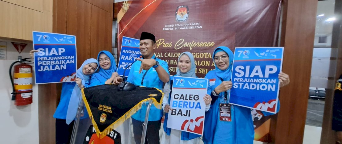 Daftarkan 85 Bacaleg Gelora ke KPU Sulsel, Syamsari Kitta Titip Caleg Provinsi Perjuangkan Stadion Daftarkan 85 Bacaleg Gelora ke KPU Sulsel, Syamsari Kitta Titip Caleg Provinsi Perjuangkan Stadion