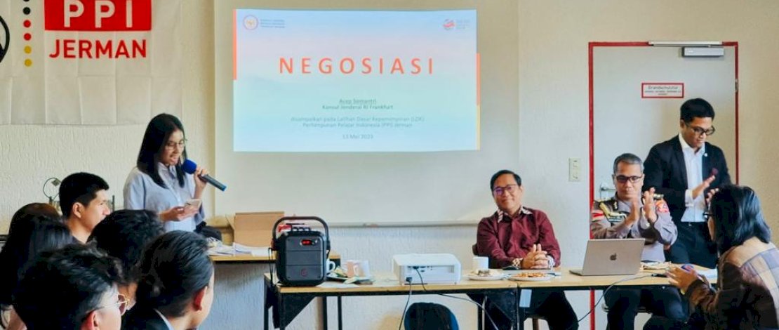 Pelajar Indonesia di Jerman Belajar Kepemimpinan Dasar Bersama Konjen RI
