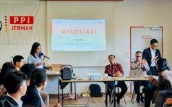 Pelajar Indonesia di Jerman Belajar Kepemimpinan Dasar Bersama Konjen RI