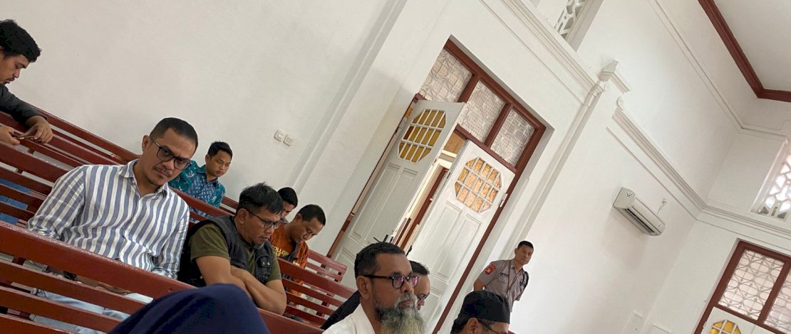 Sejumlah sahabat Haris YL pun datang ke Pengadilan Negeri (PN) Makassar, untuk memberikan supportnya pada sidang perdana di Pengadilan Makassar. 