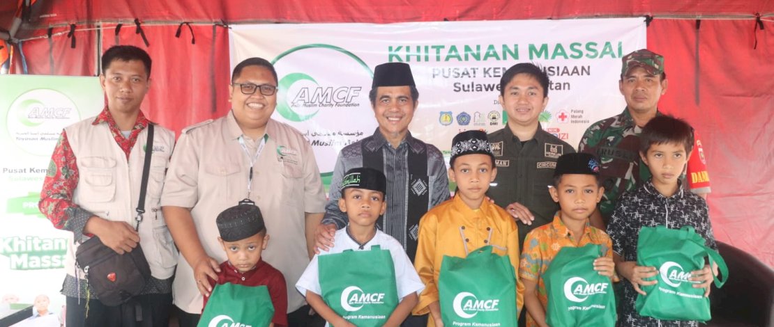 Wakil Bupati Kepulauan Selayar, Saiful Arif, membuka secara resmi kegiatan khitanan massal gratis yang berlangsung di Klinik Medizi.