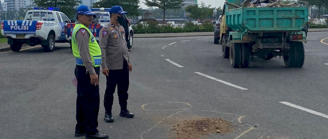 Kecelakaan lalu lintas terjadi di kawasan Center Point of Indonesia (CPI) Makassar.