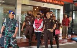 Kasus Korupsi, Jonny G Plate Resmi Jadi Tersangka Kenakan Rompi Orengs