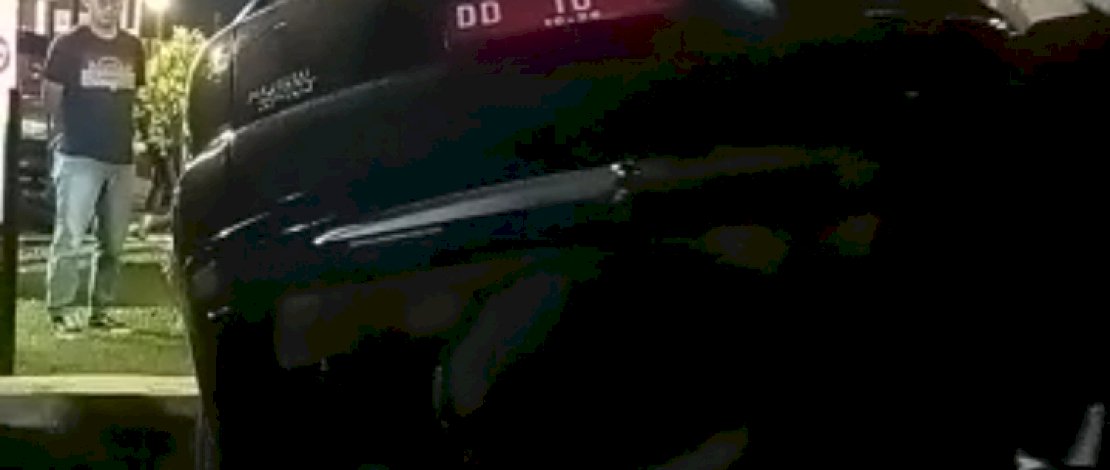 Ditabrak dari Belakang, Mobil Pajero Berplat Merah Nyemplung ke Parit Jalan Tun Abdul Razak