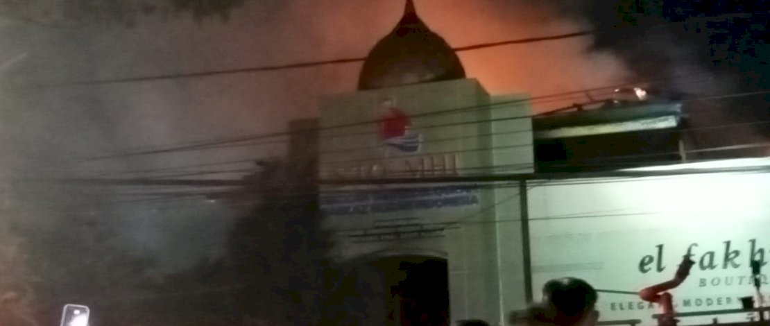 Kebakaran melanda bangunan Sekolah Tahfidzul Qur'an, Jalan Letjen Hertasning, Makassar, Kamis, 18 Mei 2023, pukul 20.54 Wita. Kebakaran melanda bangunan Sekolah Tahfidzul Qur'an, Jalan Letjen Hertasning, Makassar, Kamis, 18 Mei 2023, pukul 20.54 Wita.