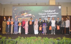 Siswa SMA Islam Athirah Bukit Baruga Ikuti Khataman Al Qur'an dan Penamatan