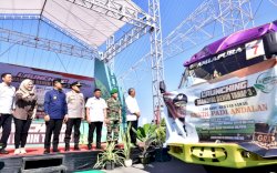 Lepas 70 Truk, Gubernur Sulsel Salurkan Program Mandiri Benih Tahap III
