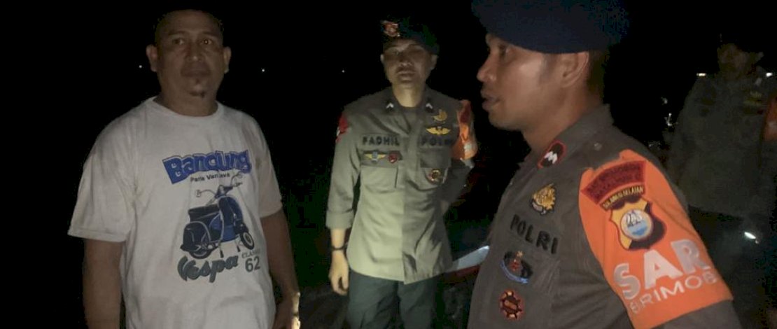 SAR Brimob Bone terjun ke lokasi kejadian melakukan pencarian. SAR Brimob Bone terjun ke lokasi kejadian melakukan pencarian.