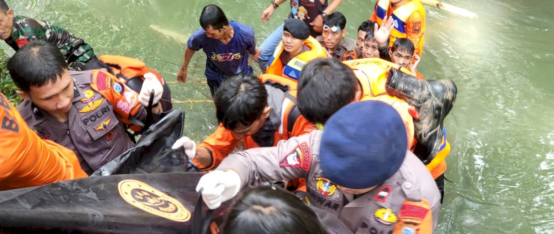 Tim SAR Gabungan akhirnya menemukan korban tenggelam atas nama Hj Daiyang (60 tahun), warga Dusun Kampubbu, Desa Awo, Kecamatan Cina, Kabupaten Bone.
