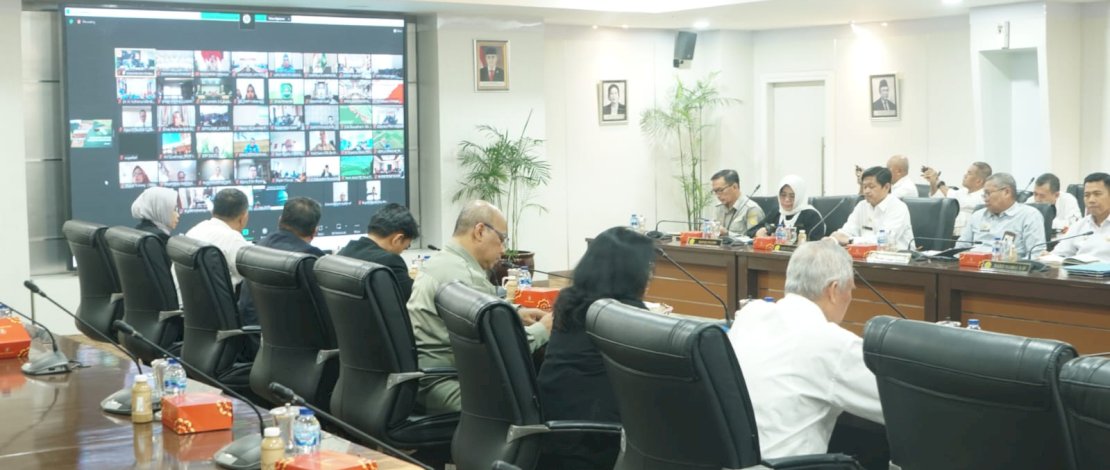 Menteri Pertanian Syahrul Yasin Limpo saat melakukan rapat koordinasi bersama pejabat Kementerian Pertanian dan aparatur pemerintah daerah melalui teleconference pada Senin, 22 Mei 2023. 