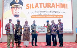 Gubernur Sulsel Serahkan Dana Hibah untuk FKUB