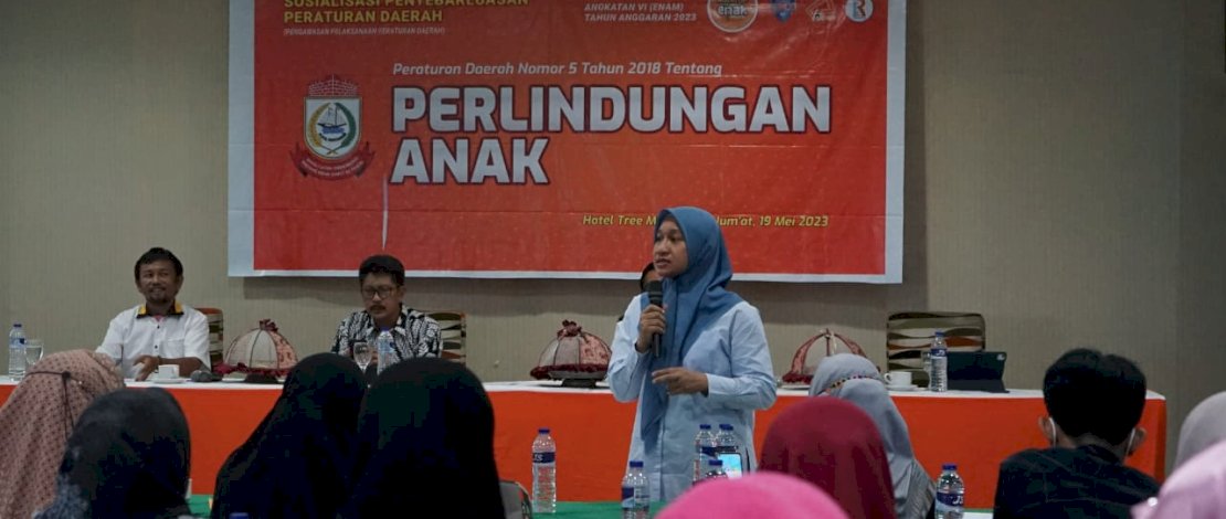 Anggota DPRD Makassar Andi Hadi Ibrahim Baso (Ustaz Hadi) saat membuka sekaligus menjadi narasumber pada kegiatan Sosialisasi Perda Nomor 5 Tahun 2018 Tentang Perlindungan Anak, di Hotel Tree.