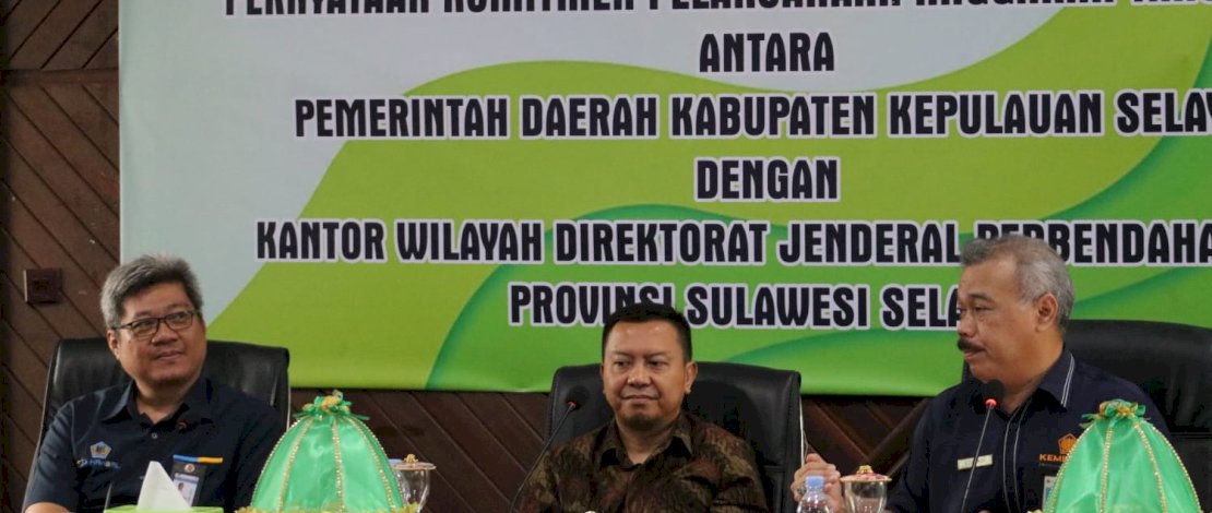 Bupati Basli Ali dengan melakukan penandatanganan naskah komitmen bersama dengan Kepala Wilayah Direktorat Jenderal&nbsp; Perbendaharaan (DJP) Provinsi Sulawesi Selatan (Sulsel), Supendi, di Ruang Rapat Pimpinan Kantor Bupati, Rabu, 24 Mei 2023.