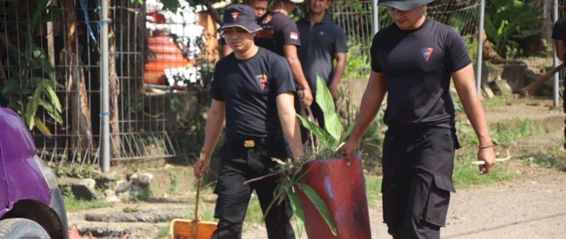 Brimob Bone Geruduk Pasar Sentral Palakka, Ada Apa?