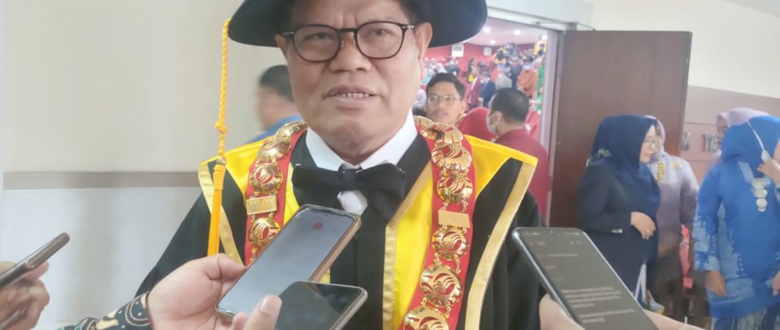 Prof Husain Syam ketua Forum Rektor Lembaga Pendidikan Tenaga Kependidikan (LPTK) se-Indonesia 