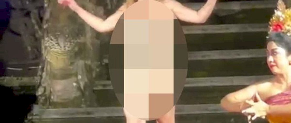 Heboh! Bule di Bali Ikut Menari Tanpa Busana 
