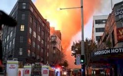 Kebakaran Hebat di Sydney, 100 Mobil Pemadam Berjibaku dengan Api