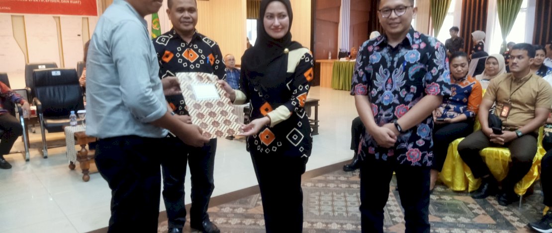 Bupati Kabupaten Luwu Utara, Indah Putri Indriani, secara resmi meluncurkan Program Transfer Anggaran Kabupaten Berbasis Ekologi (TAKE), di Aula La Galigo Kantor Bupati, Kamis, 25 Mei 2023.