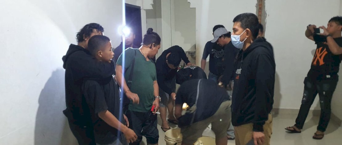 Polisi Bongkar Peredaran 293 Pil Ekstasi yang Disembunyi dalam Tas Merek Terkenal 