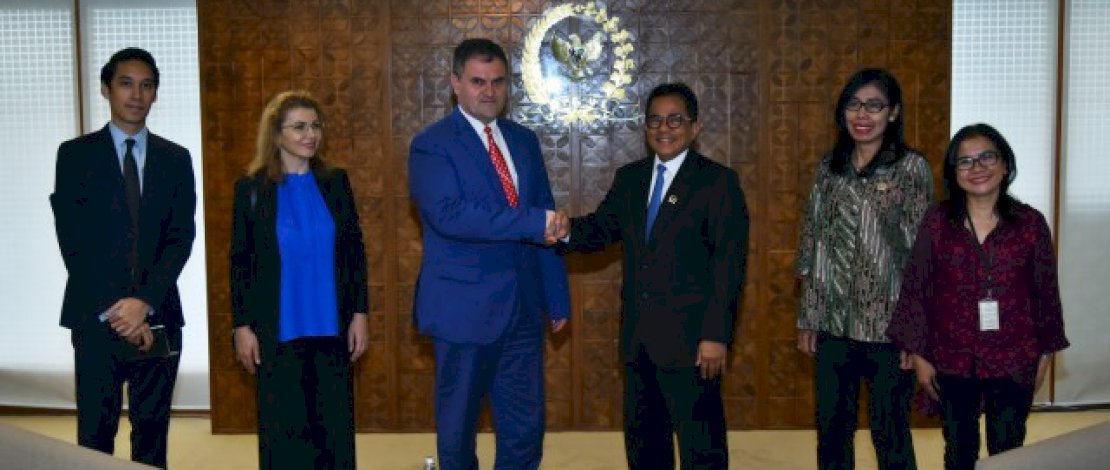  Perkuat Diplomasi, Setjen DPR Terima Menjamu Duta Besar Rumania