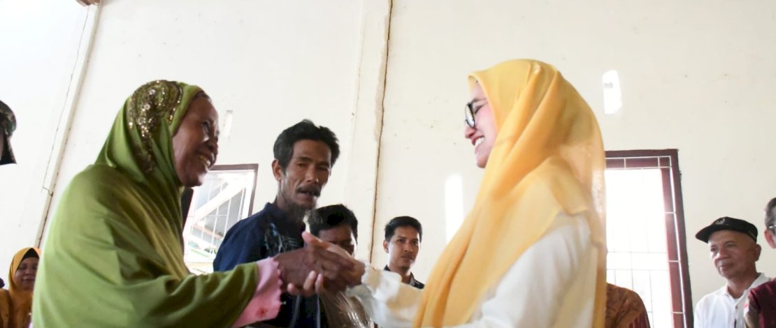 Bupati Lutra Bagikan Sertifikat Tanah Gratis ke Warga