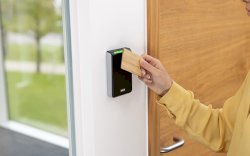 HID Luncurkan Kartu Keamanan Akses SeosR yang Terbuat dari Bambu